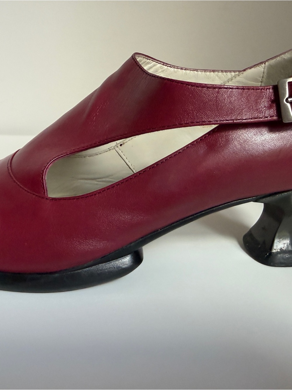 John Fluevog Gracias Cherry Size 10 - Picture 4 of 16